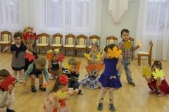 Праздник осени во второй группе раннего возраста "Виноградинки"